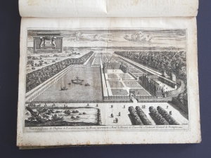 Los 900 - Prospectives des palais et jardins en Italie et en France - Sammelband mit 60 Kupfertafeln. Italien und Frankreich, um 1680. Sammelband mit teils prächtigen Darstellungen barocker Gartenanlagen und Paläste in Frankreich und Italien, gestochen zumeist von Künstlern wie Johann Battista Falda, Dominique Barrière, Arn - 3 - thumb