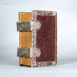 Los 1241 - Prächtiger Silberbeschlageinband - mit massiv gefertigten Kantenbeschlägen und Schließen - 0 - thumb