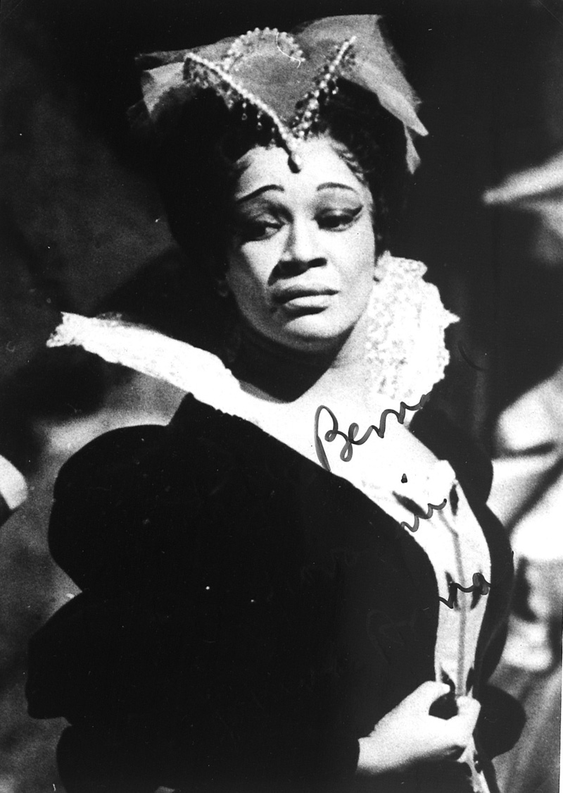 Lot 467, Auction 127, Wagner Festspiele Bayreuth, 4 Alben mit teils signierten Fotografien von Schauspielern und Theaterszenen