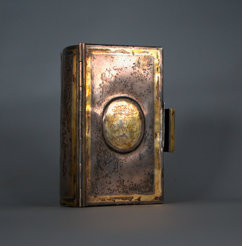 Lot 2027, Auction 127, Barocker Silbereinband mit 2 Eignermonogrammen, auf den Deckeln und breiter Schließe